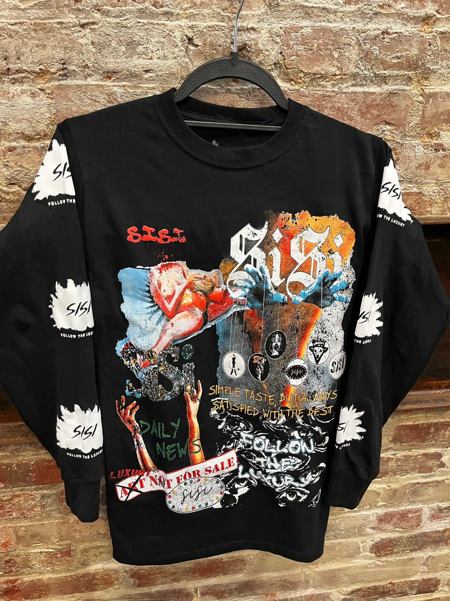 SiSi”Luxury Clutter”Graphic Tee